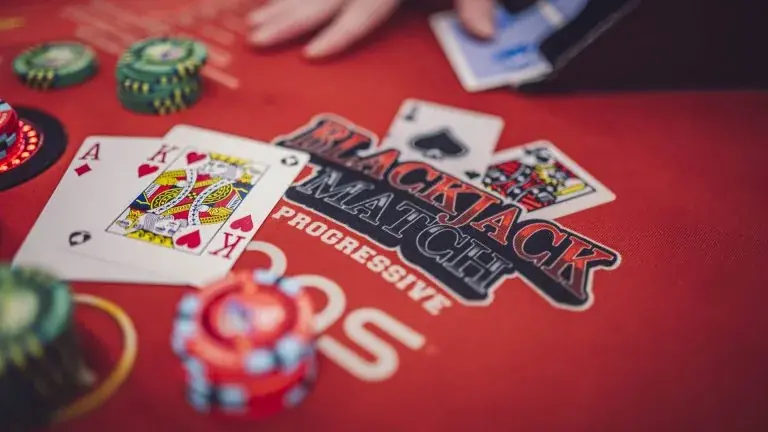 Pommi casino blackjack